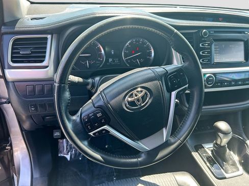Used 2014 Toyota Highlander Plus AWD/4WD image 11