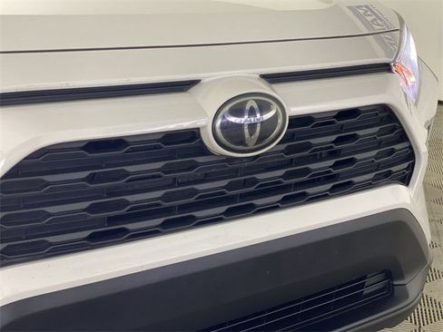 Used 2019 Toyota RAV4 XLE Premium image 37