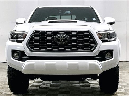 Used 2020 Toyota Tacoma TRD Sport image 3