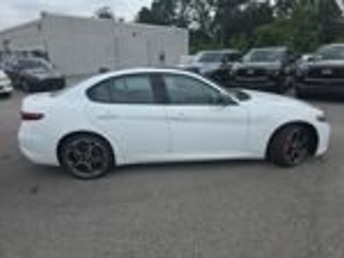 Used 2023 Alfa Romeo Giulia Veloce AWD/4WD image 6