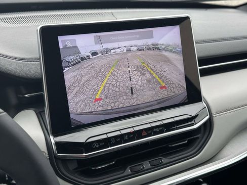 Used 2024 Jeep Compass Limited image 25