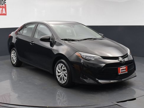 Used 2018 Toyota Corolla LE FWD image 6