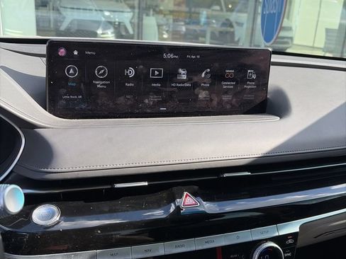 Used 2022 Genesis G80 2.5T RWD image 2