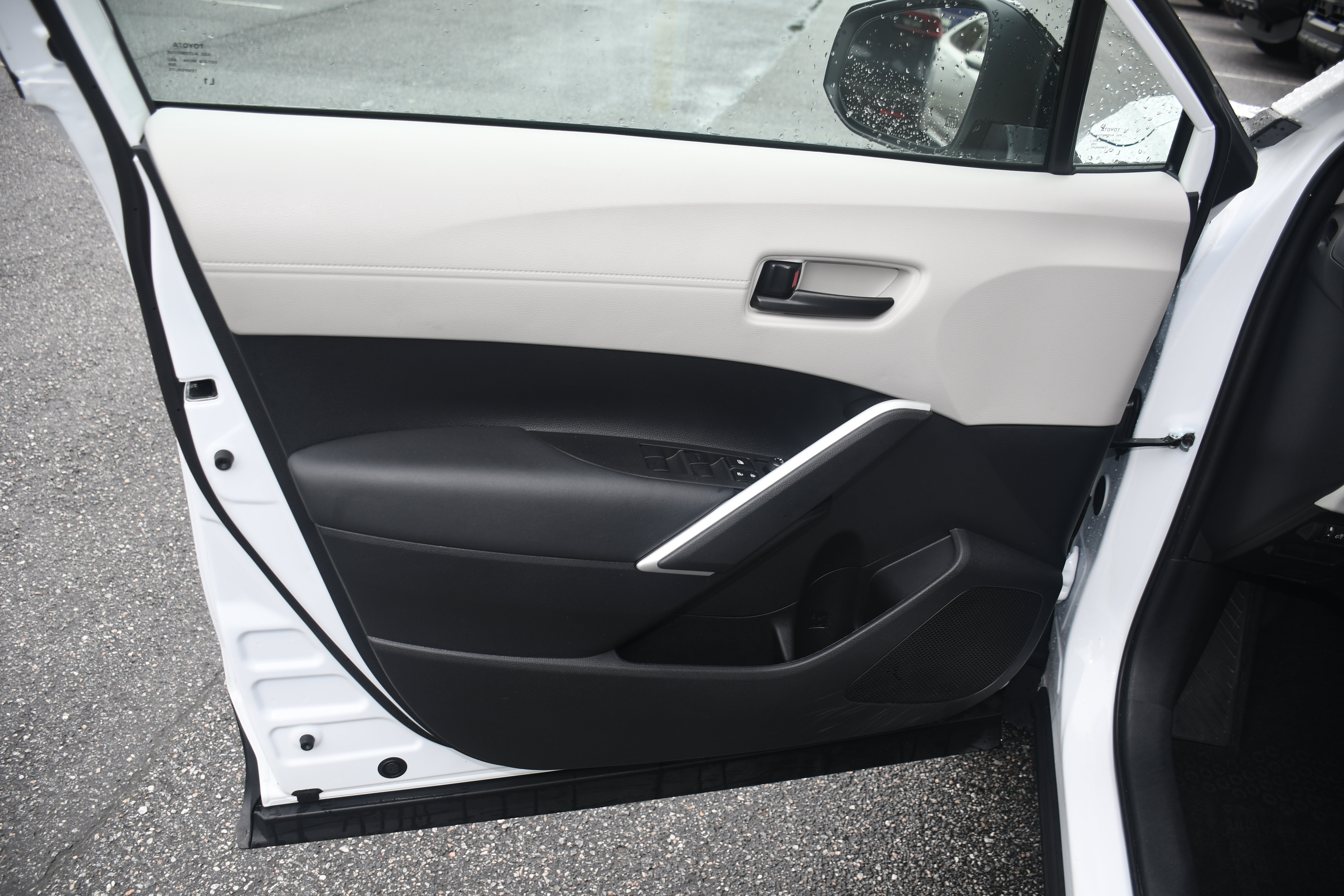 Certified 2026 Toyota Corolla Cross L FWD image 9