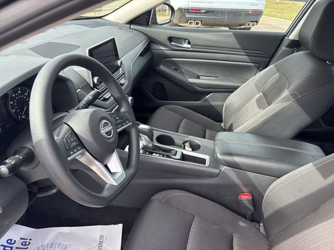 Used 2025 Nissan Altima 2.5 SV image 25