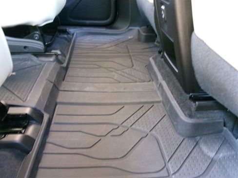 Used 2023 Chevrolet Traverse LT w/ LPO, Floor Liner Package AWD/4WD image 27