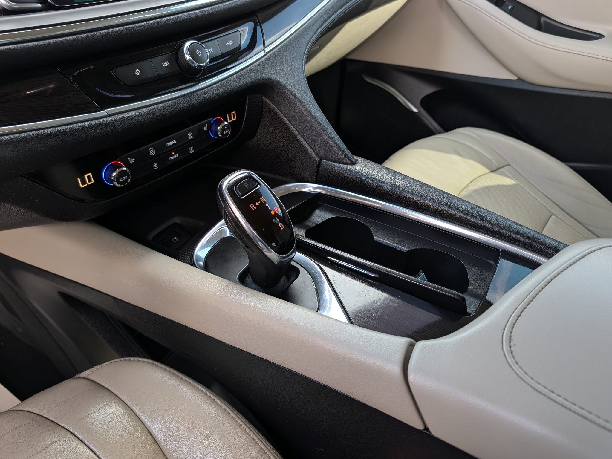 Used 2019 Buick Enclave Essence FWD image 21