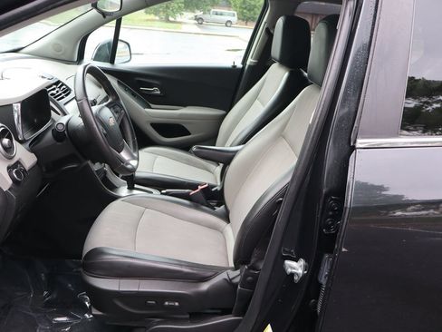 Used 2015 Chevrolet Trax LT w/ LT Sun and Sound Package AWD/4WD image 19