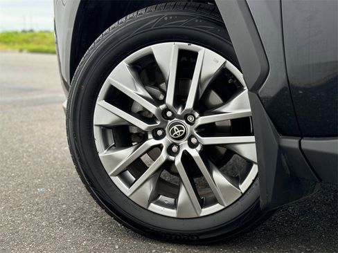 Certified 2022 Toyota RAV4 XLE Premium image 27