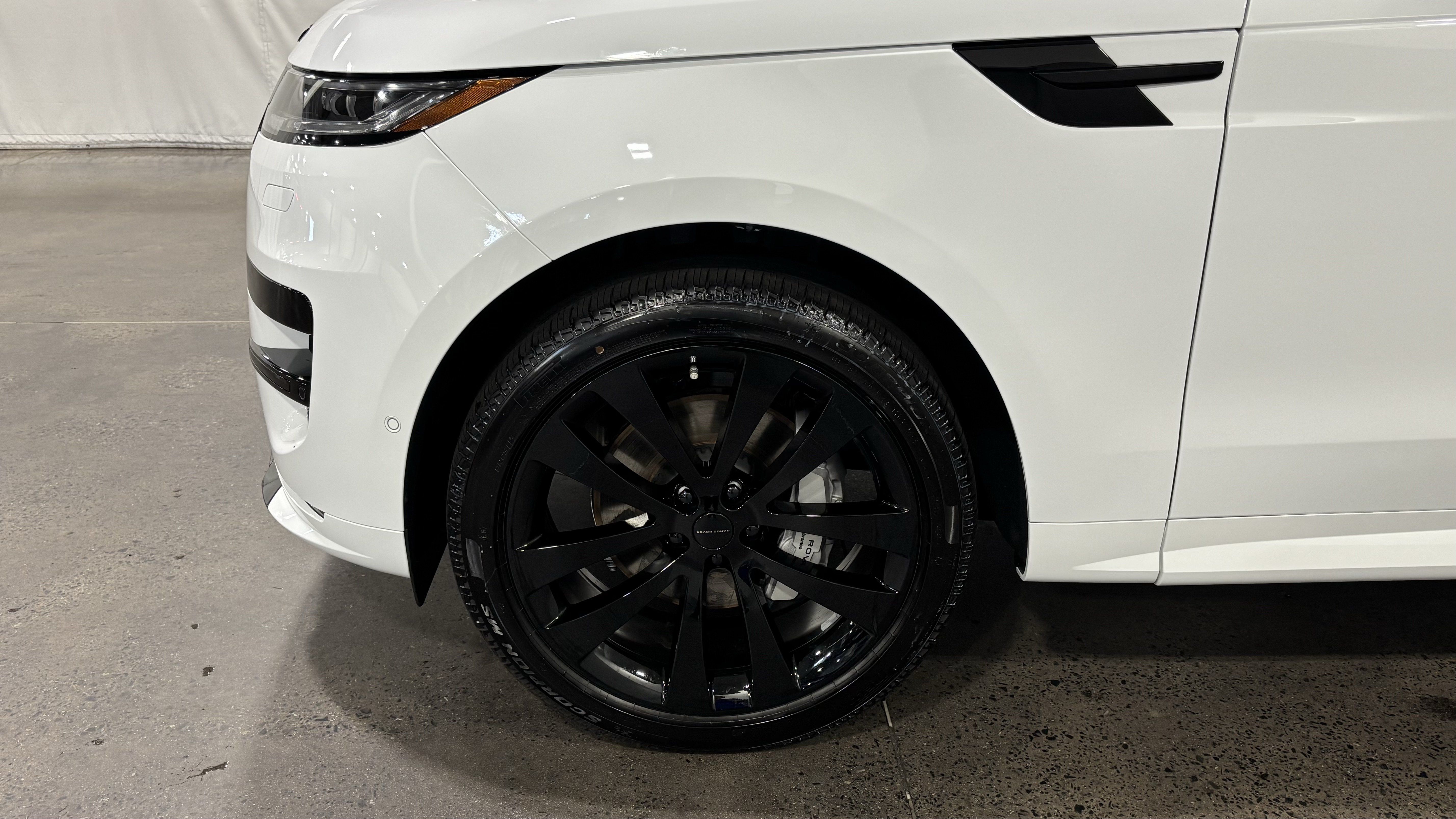 New 2026 Land Rover Range Rover Sport Dynamic SE AWD/4WD image 10