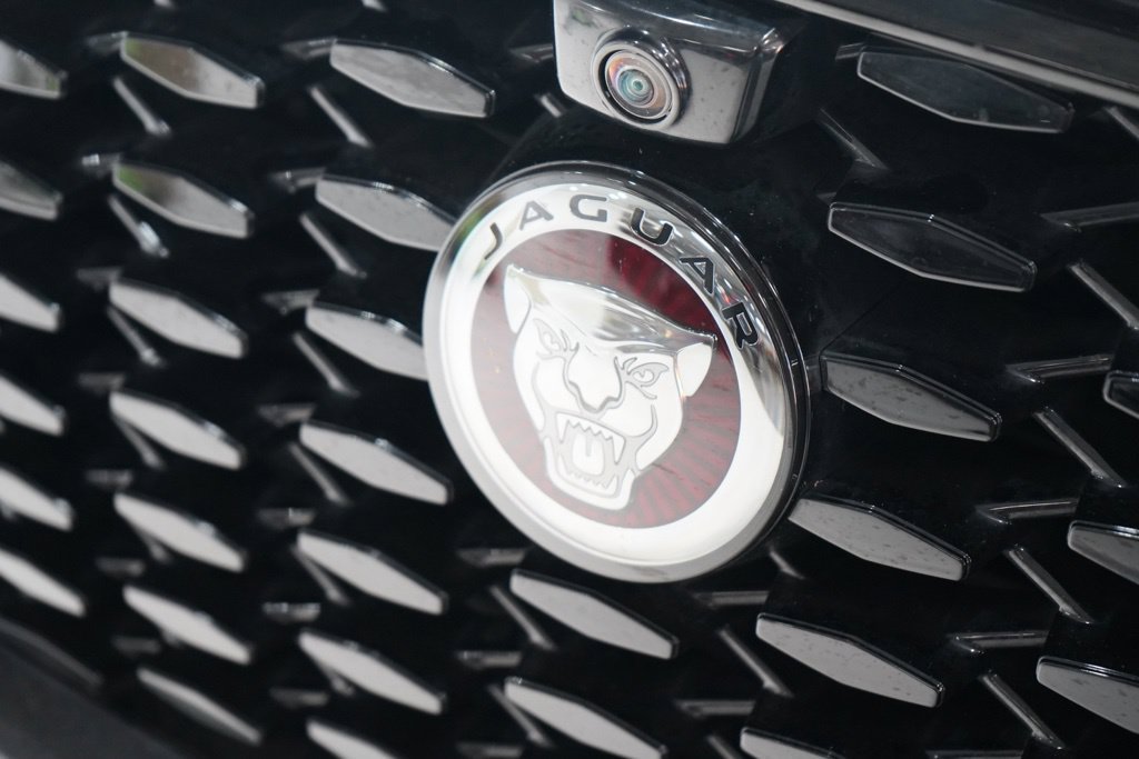 Used 2023 Jaguar F-PACE SVR AWD/4WD image 11