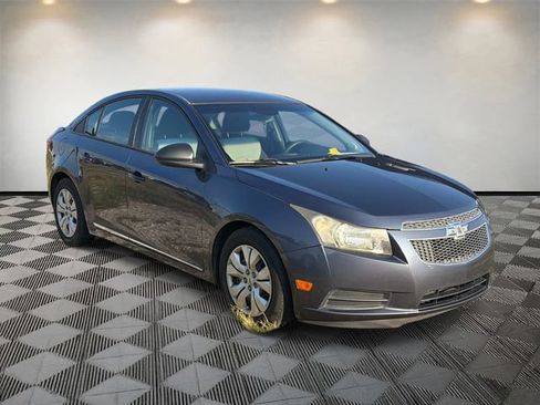 Used 2013 Chevrolet Cruze LS FWD image 3