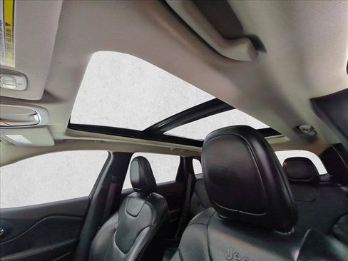 Used 2014 Jeep Cherokee Limited w/ Technology Group FWD image 21