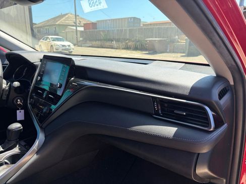 Used 2022 Toyota Camry SE w/ Carpet Mat Package (TMS) image 25