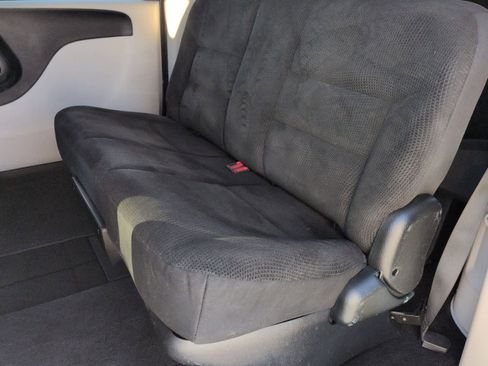 Used 2019 Dodge Grand Caravan SE w/ UConnect Hands-Free Group image 20