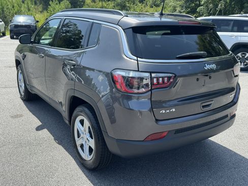 Used 2024 Jeep Compass Latitude AWD/4WD image 7