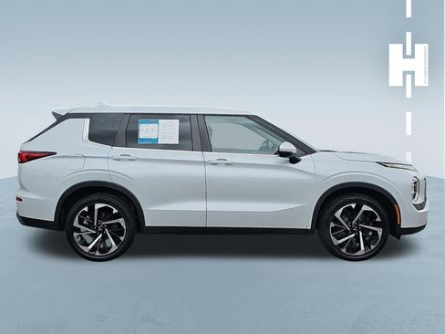 Used 2022 Mitsubishi Outlander ES AWD/4WD image 3