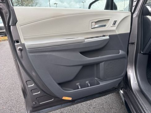 Used 2021 Toyota Sienna Limited image 11