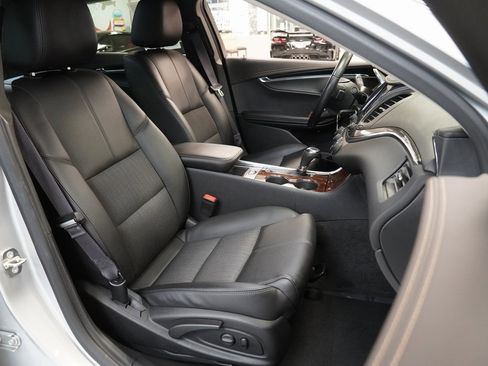 Used 2015 Chevrolet Impala LT w/ Convenience Package image 30