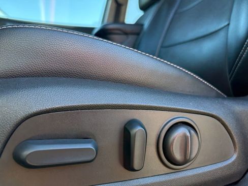 Used 2023 GMC Terrain SLT image 13