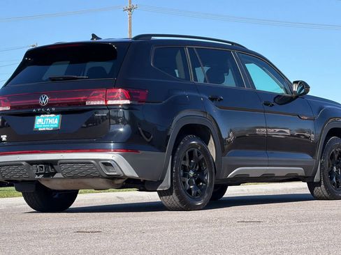 Used 2025 Volkswagen Atlas Peak Edition SE image 2
