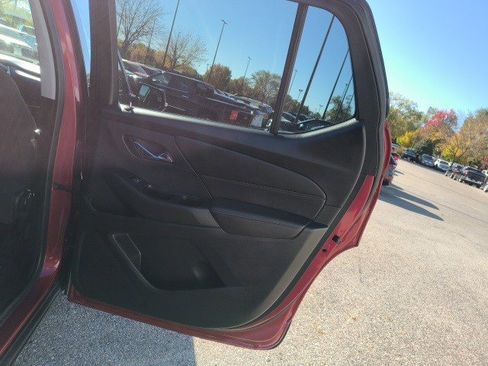 Used 2020 Chevrolet Traverse LT image 16