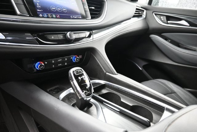 Used 2020 Buick Enclave Essence AWD/4WD image 24