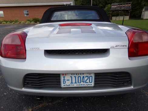 Used 2001 Toyota MR2 image 6