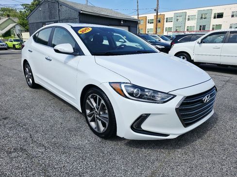Used 2017 Hyundai Elantra Limited w/ Limited Tech Package 04 FWD image 3