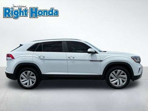 Used 2020 Volkswagen Atlas Cross Sport SE w/ Towing Package AWD/4WD image 9