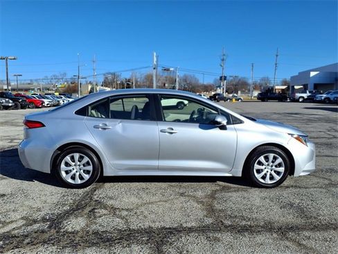 Used 2022 Toyota Corolla LE image 16