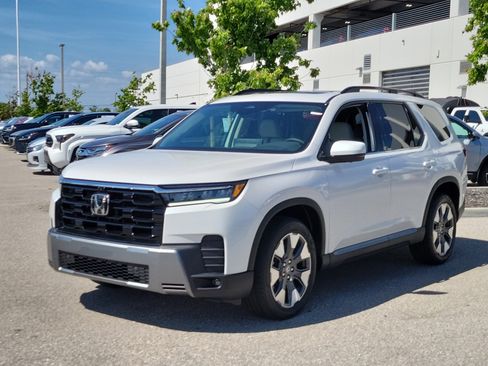New 2026 Honda Pilot Touring image 3