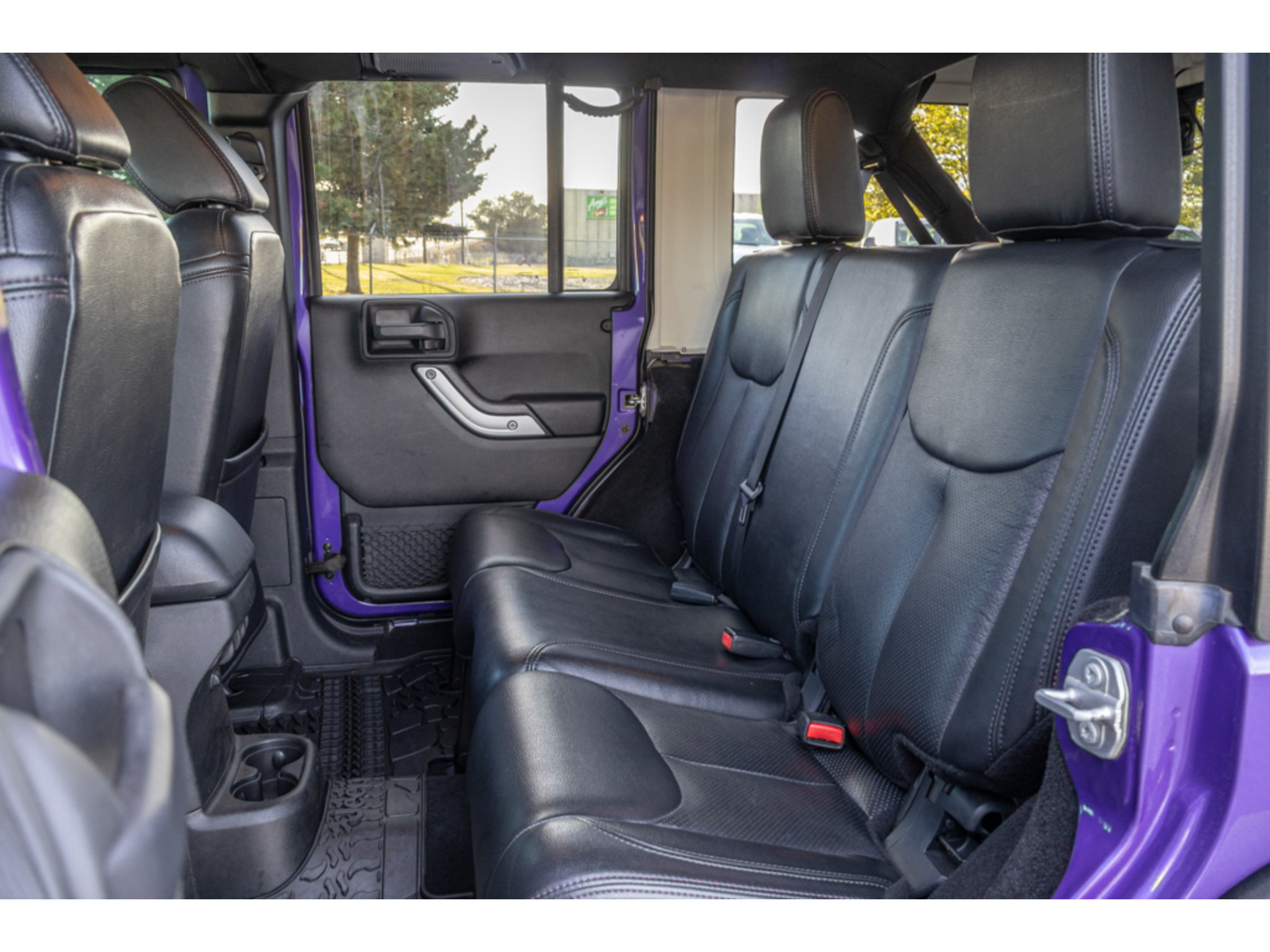 Used 2017 Jeep Wrangler Unlimited Rubicon w/ Cold Weather Group AWD/4WD image 14