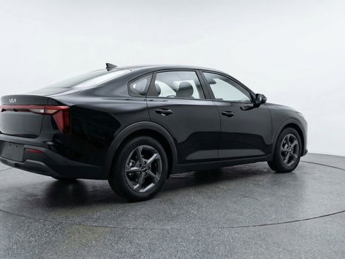 Used 2025 Kia K4 LXS image 9