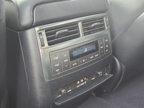 Used 2011 Lexus LX 570 4WD w/ Luxury Pkg image 28