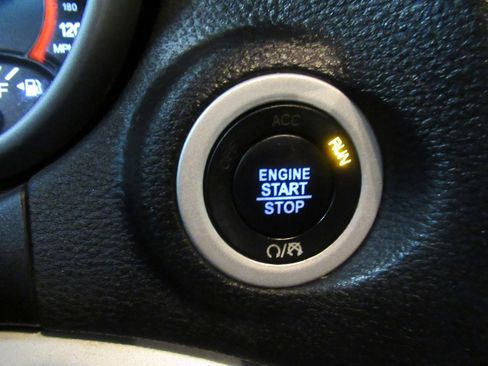 Used 2019 Dodge Journey SE image 21