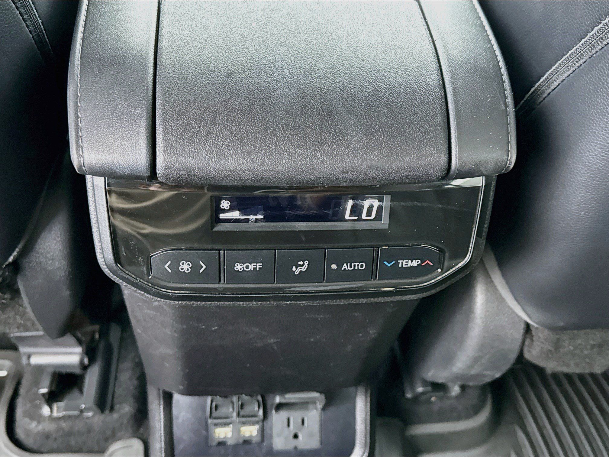 Used 2021 Toyota Highlander Limited AWD/4WD image 18