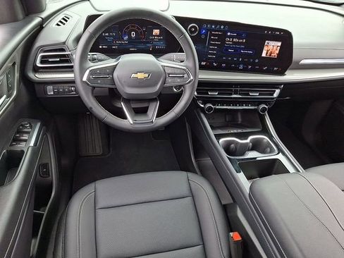 Used 2026 Chevrolet Traverse LT AWD/4WD image 12