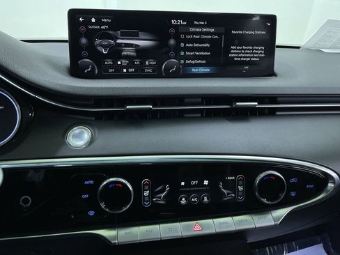 Used 2023 Genesis Electrified GV70 image 24
