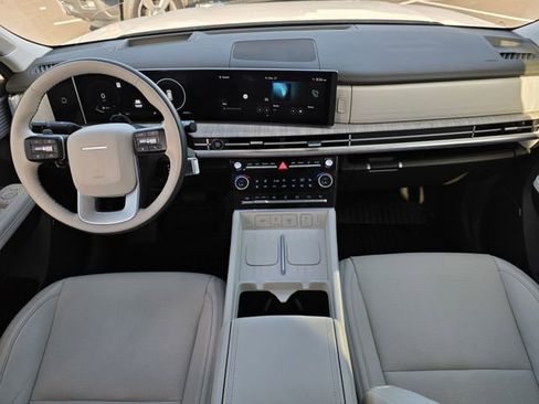 Used 2025 Hyundai Santa Fe Calligraphy image 9