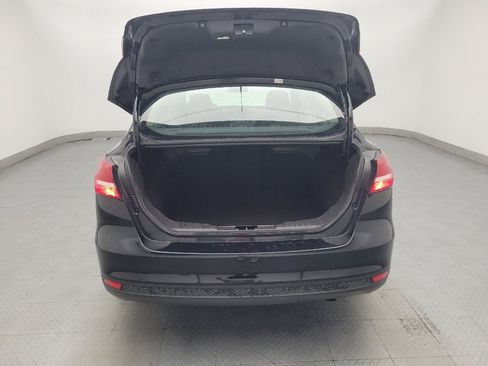 Used 2018 Ford Focus SE w/ SE Appearance Package FWD image 29
