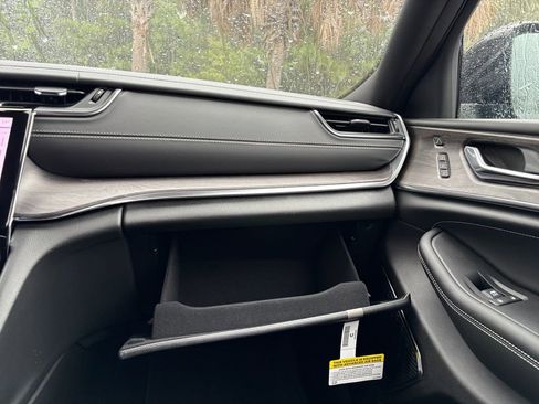 New 2025 Jeep Grand Cherokee L Overland w/ Advanced Protech Group III image 11