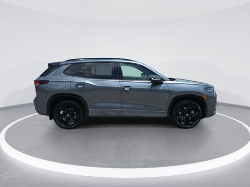 New 2025 Volkswagen Tiguan SE R-Line image 2