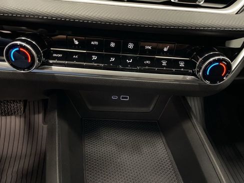 New 2026 Chevrolet Equinox LT w/ Convenience Package II image 21