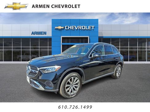 Used 2024 Mercedes-Benz GLC 300 4MATIC image 1