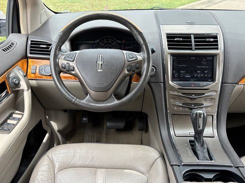 Used 2012 Lincoln MKX FWD image 12