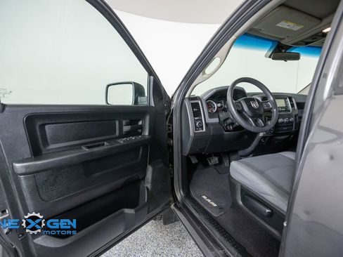 Used 2018 RAM 1500 Express w/ Express Value Package AWD/4WD image 9