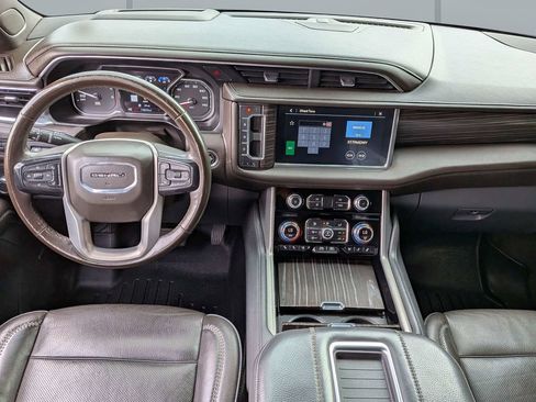 Used 2021 GMC Yukon XL Denali w/ Denali Premium Package image 15