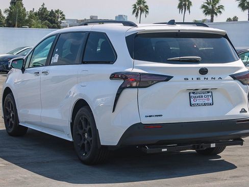 New 2026 Toyota Sienna XLE Woodland Edition AWD/4WD image 7