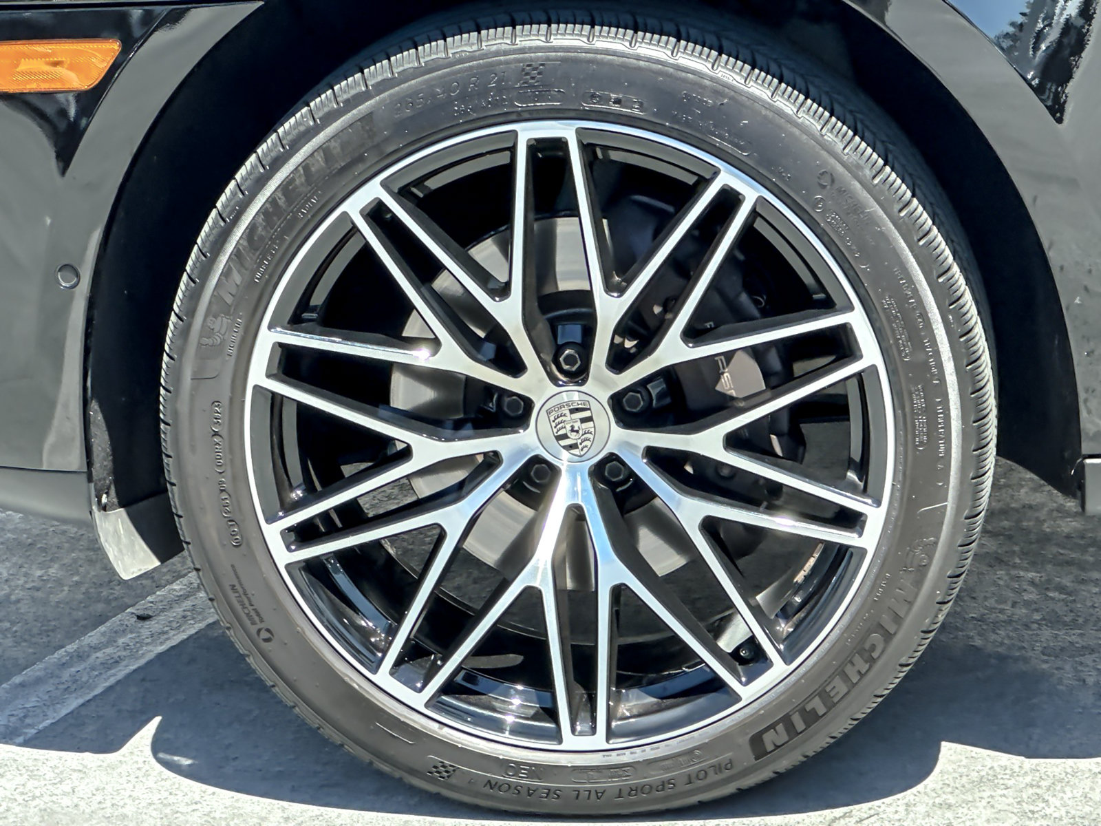 Used 2023 Porsche Macan AWD/4WD image 26